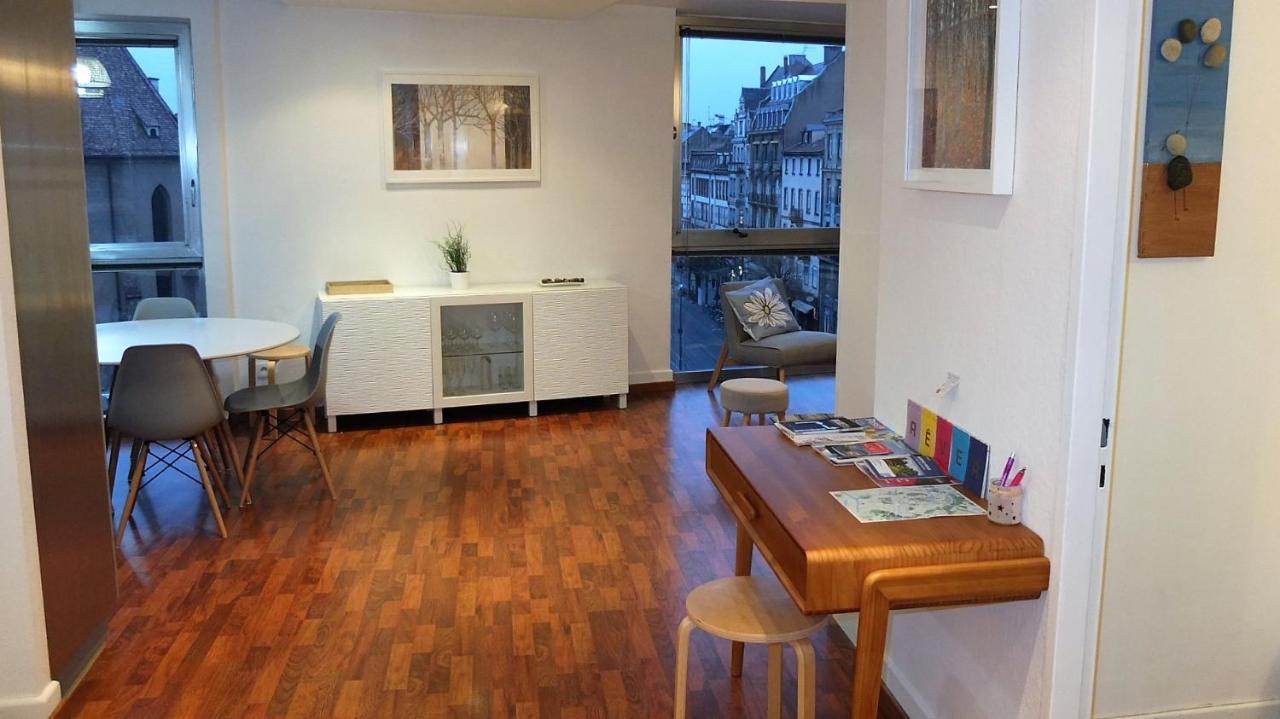 Spacieux Appartement Avec Vue Sur Les Quais Strasbourg Luaran gambar